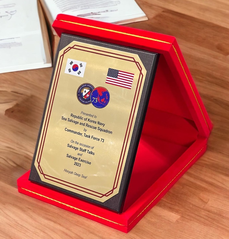 Red Velvet Box with Gold Plate — David Sports & Engraving